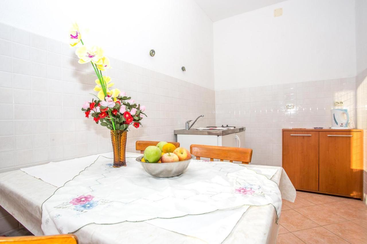 Apartments Nuic 748 Makarska Exterior foto