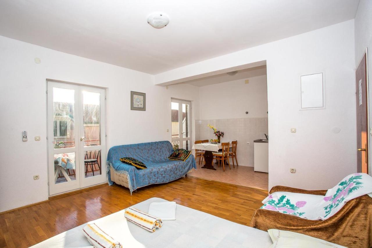 Apartments Nuic 748 Makarska Exterior foto