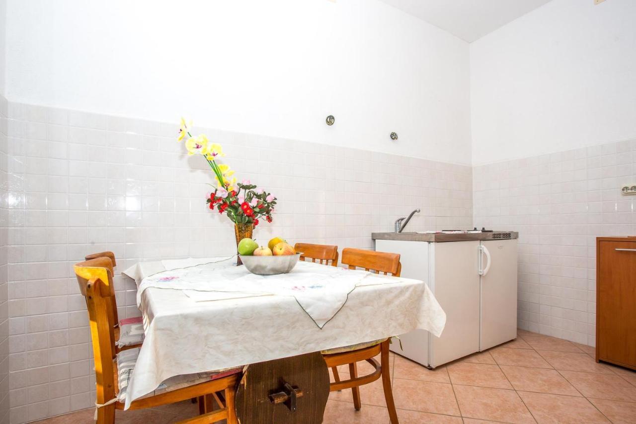 Apartments Nuic 748 Makarska Exterior foto