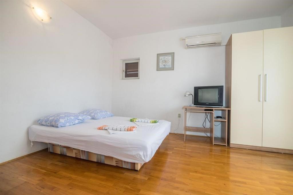 Apartments Nuic 748 Makarska Exterior foto