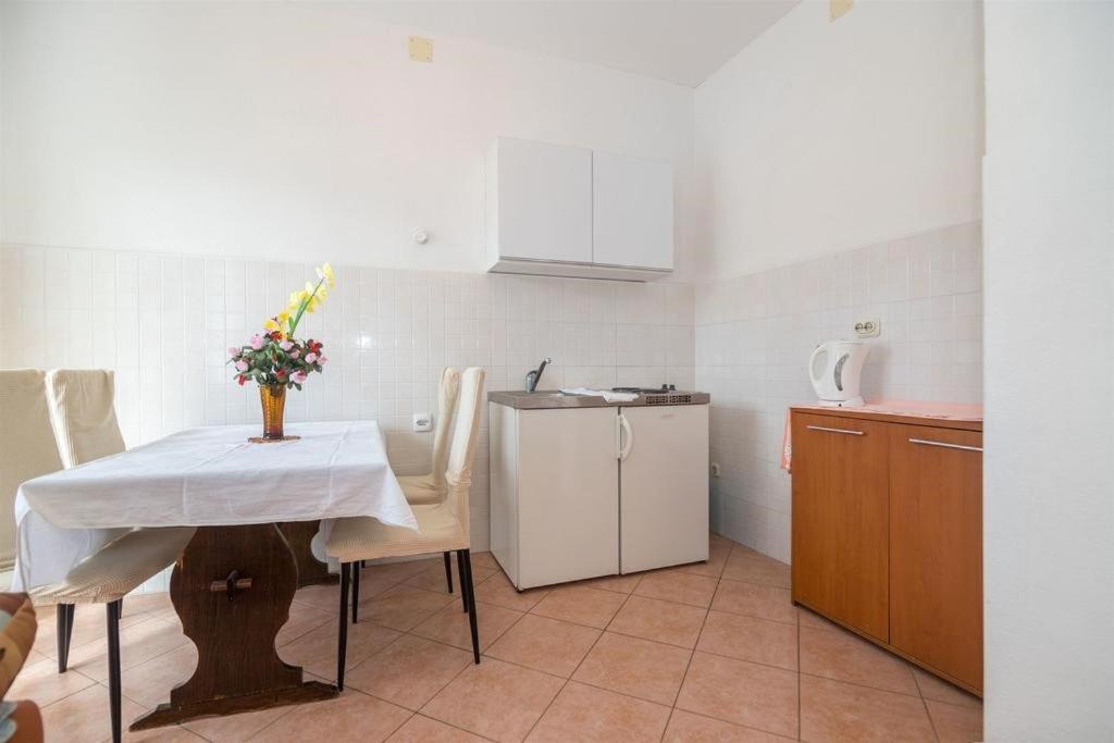Apartments Nuic 748 Makarska Exterior foto